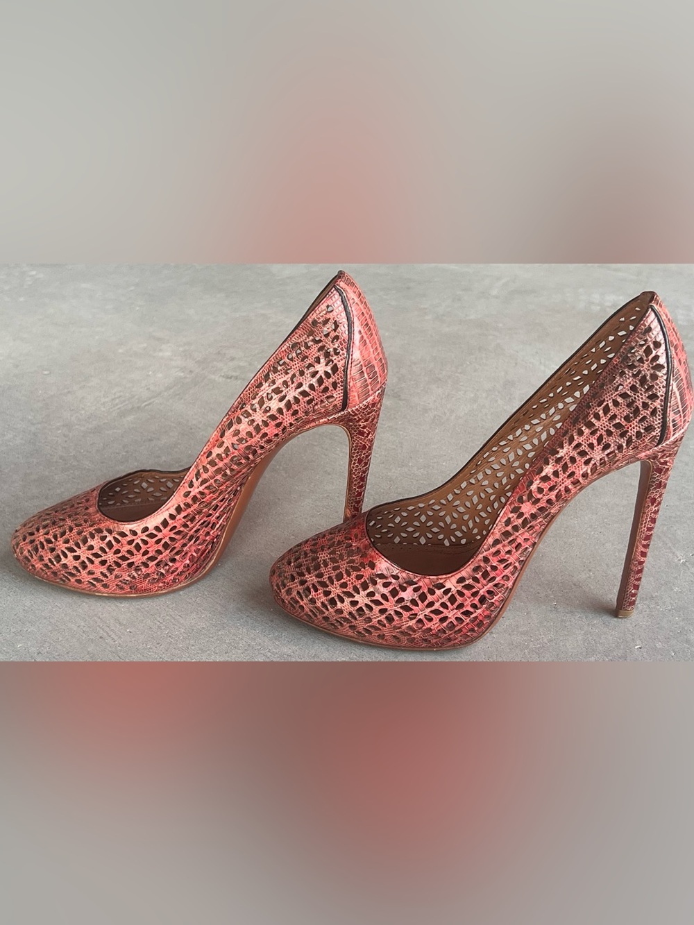 Alaia Vienne Pink Coral Laser Cut Leather Pumps Python Embossed Stilettos Sz 39